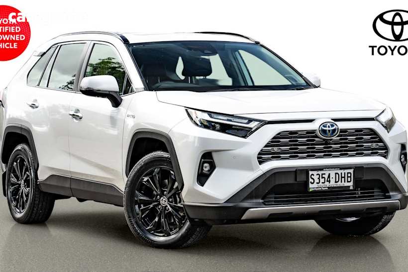 White 2024 Toyota RAV4 SUV CRUISER 4X4