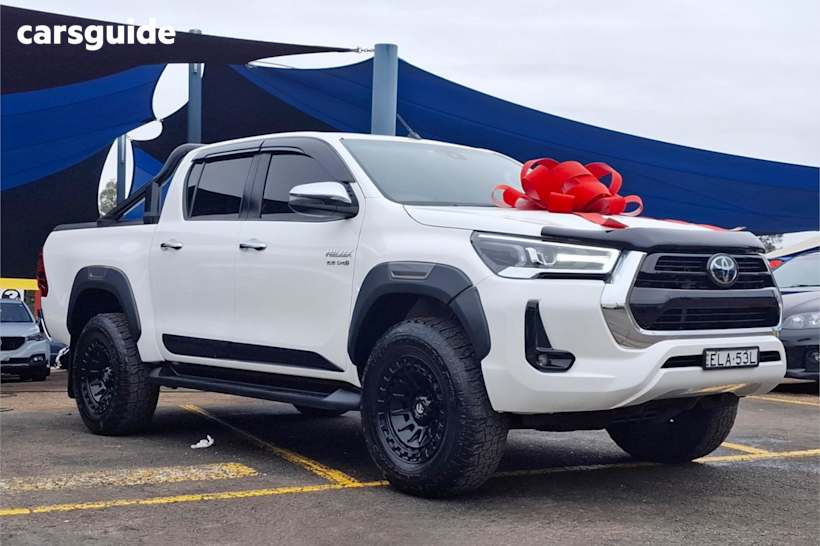 White 2020 Toyota Hilux Ute Tray SR5 4X4