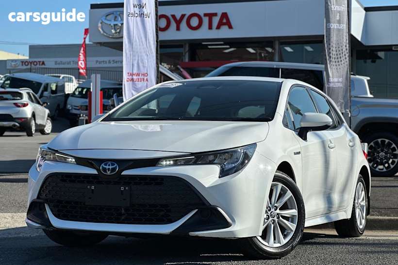 White 2022 Toyota Corolla Hatch ASCENT SPORT HYBRID F
