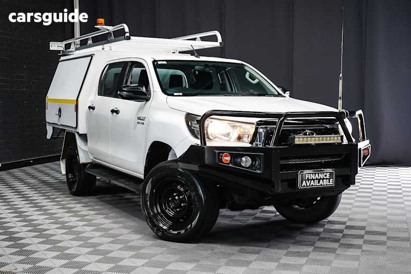 White 2018 Toyota Hilux Double Cab Chassis Sr (4X4)