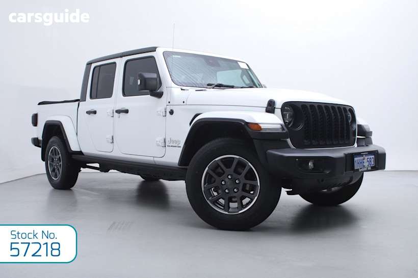 White 2021 Jeep Gladiator Dual Cab Utility Overland (4X4)