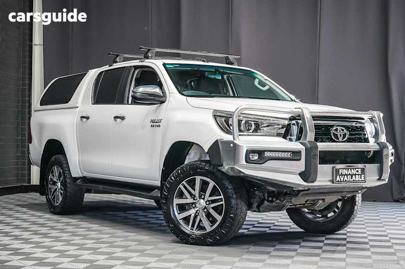 White 2018 Toyota Hilux Double Cab Pick Up Sr5 (4X4)