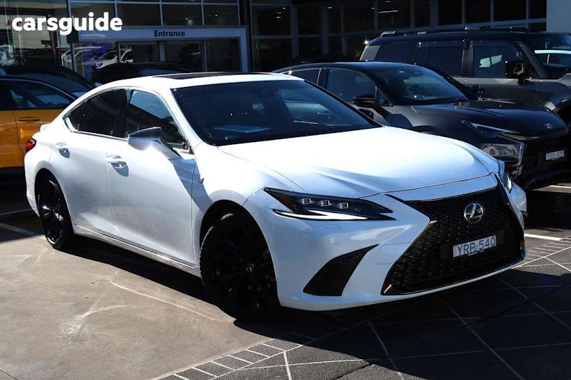 White 2024 Lexus ES300H Sedan