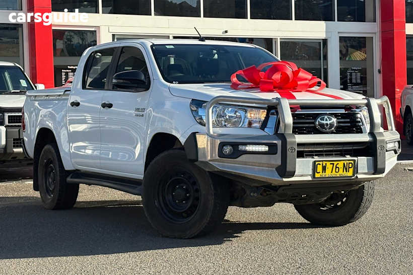 White 2020 Toyota Hilux Ute Tray SR 4X4