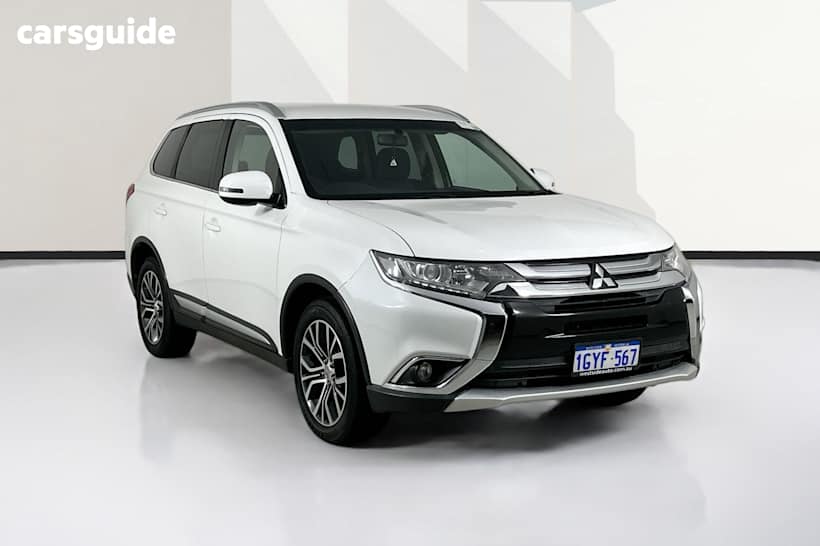White 2017 Mitsubishi Outlander Wagon Ls Safety Pack (4X4) 7 Seats