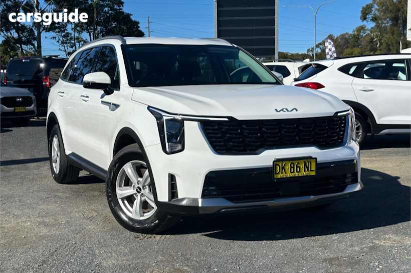 White 2024 Kia Sorento Wagon S 7 Seat