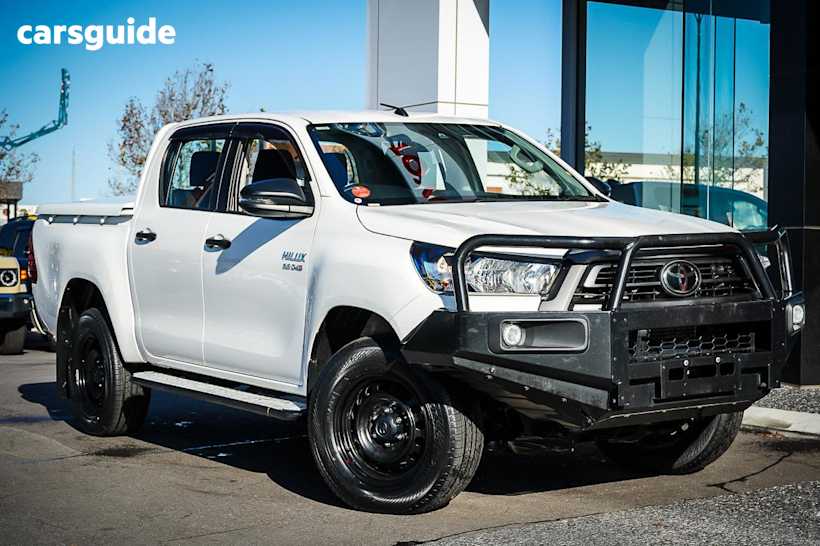 White 2020 Toyota Hilux Double Cab Chassis Sr (4X4)
