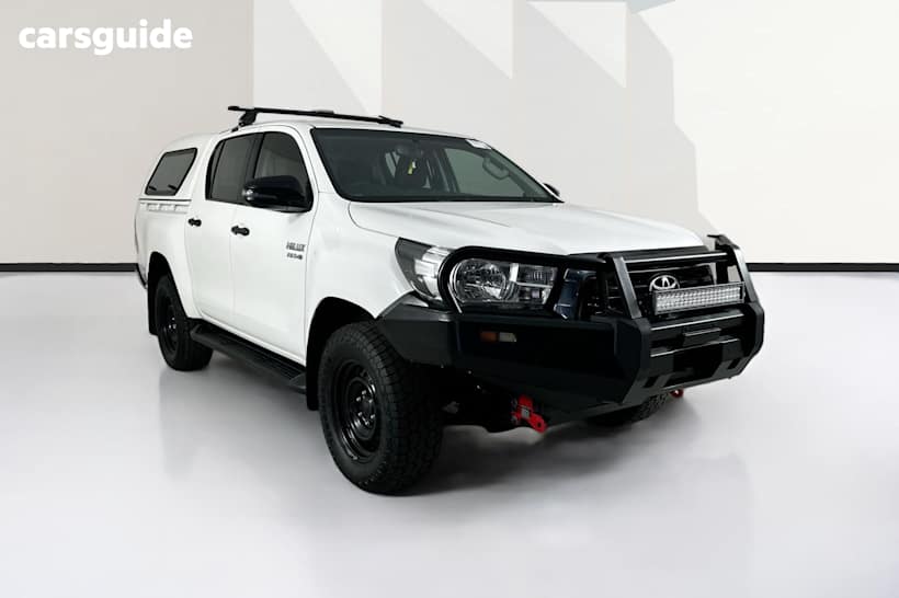 White 2018 Toyota Hilux Double Cab Pick Up Sr (4X4)