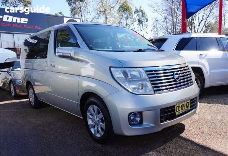 Gold 2005 Nissan Elgrand Wagon