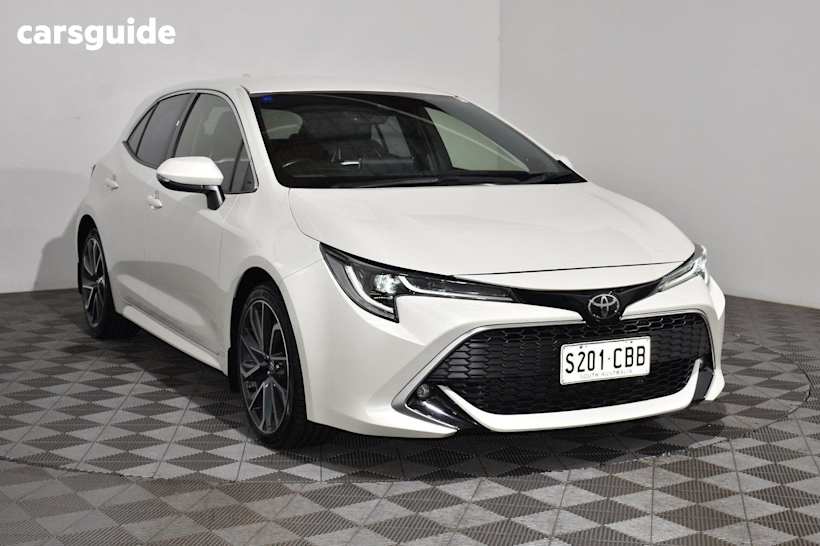 White 2019 Toyota Corolla Hatchback Zr