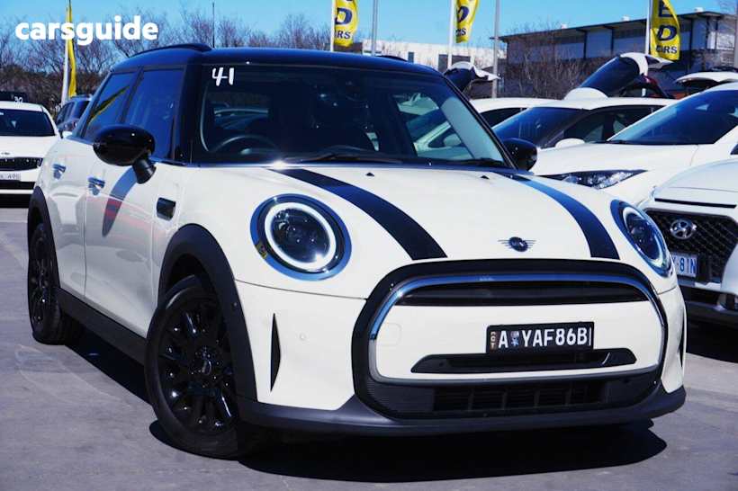 White 2021 Mini Cooper Hatchback Classic 5D Hatch