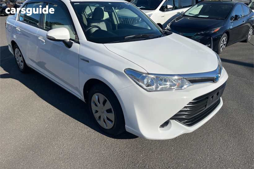 White 2016 Toyota Corolla Sedan AXIO HYBRID