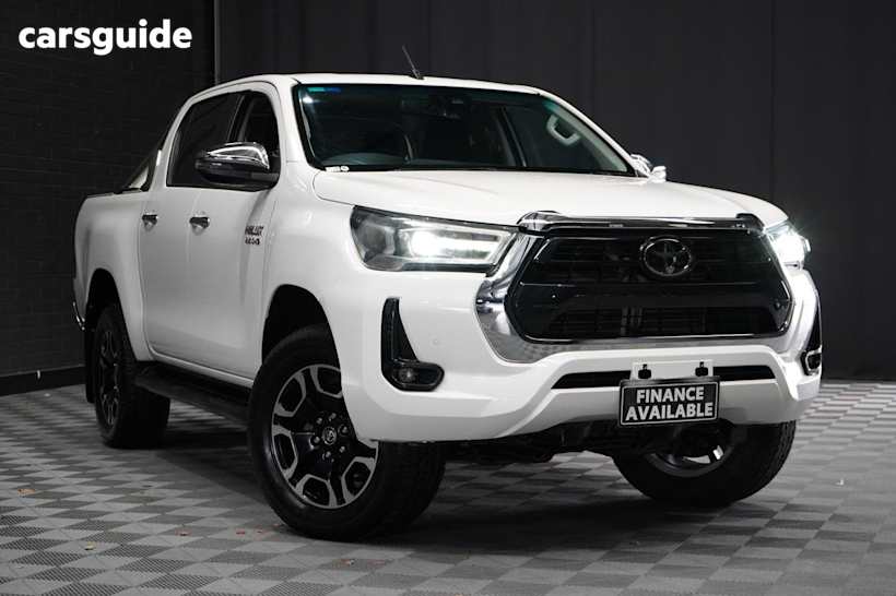 White 2021 Toyota Hilux Double Cab Pick Up Sr5 (4X4)