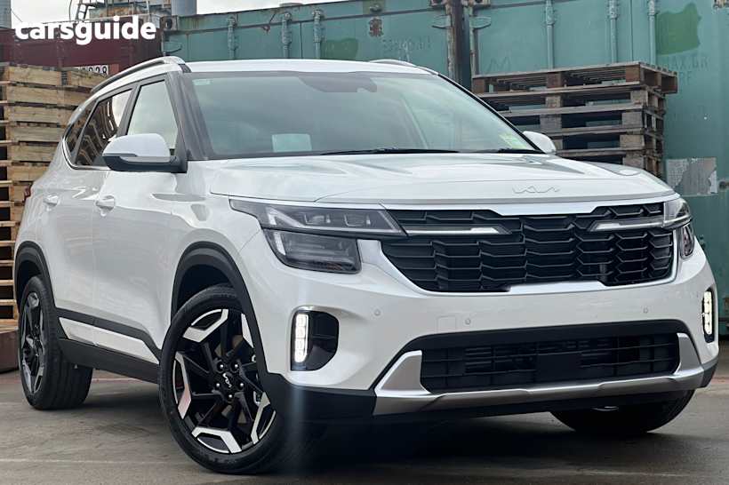 White 2025 Kia Seltos SUV GT-LINE F