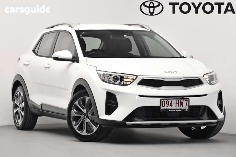 White 2022 Kia Stonic Wagon Sport