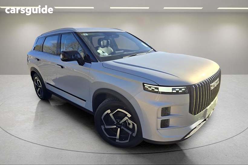 Silver 2025 Jaecoo J7 SUV CORE F