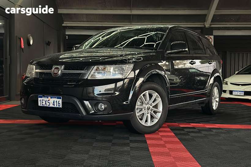 Black 2015 Fiat Freemont SUV BASE F