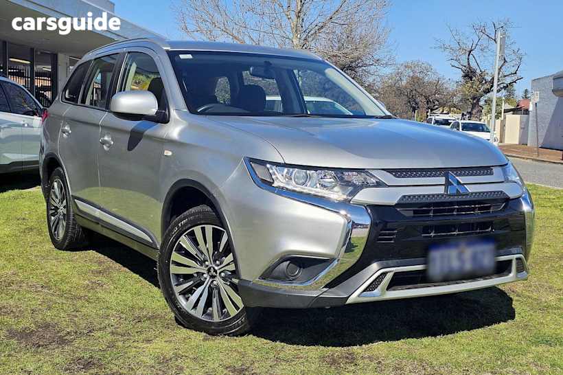Silver 2018 Mitsubishi Outlander SUV ES F