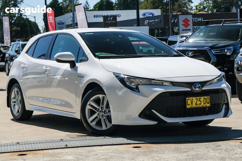 White 2019 Toyota Corolla Hatch ASCENT SPORT HYBRID F