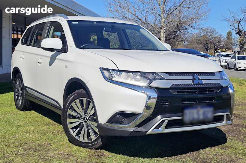 White 2018 Mitsubishi Outlander SUV ES F