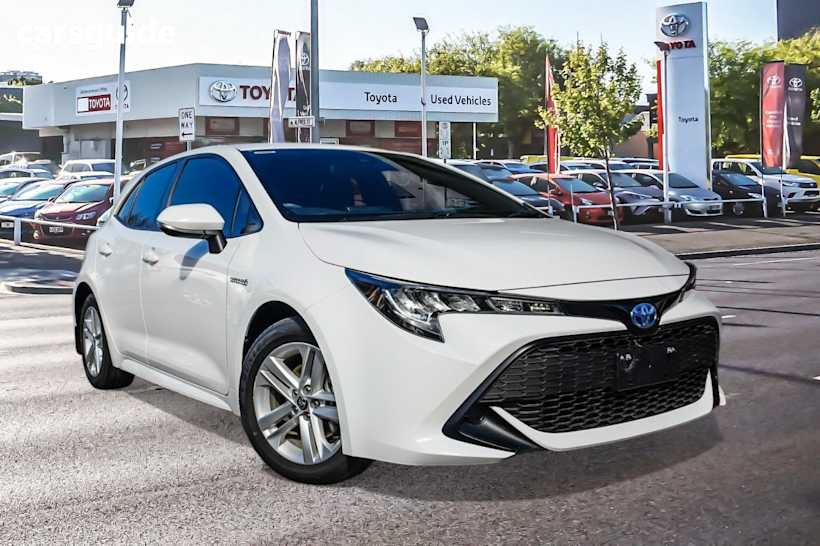 White 2022 Toyota Corolla Hatch ASCENT SPORT HYBRID F