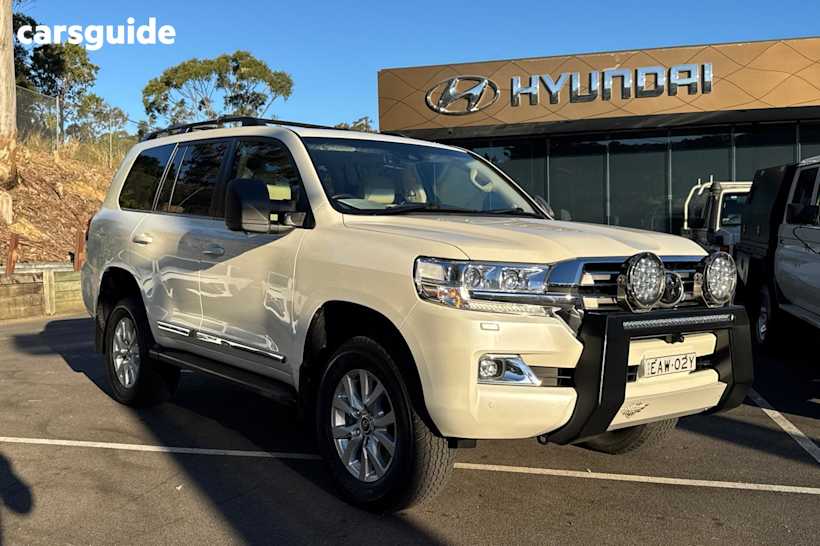 White 2019 Toyota Landcruiser SUV SAHARA 4X4