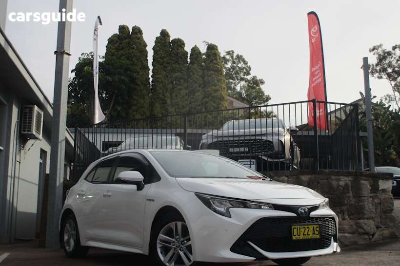 White 2019 Toyota Corolla Hatch ASCENT SPORT HYBRID F