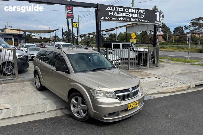 Gold 2009 Dodge Journey SUV R/T F