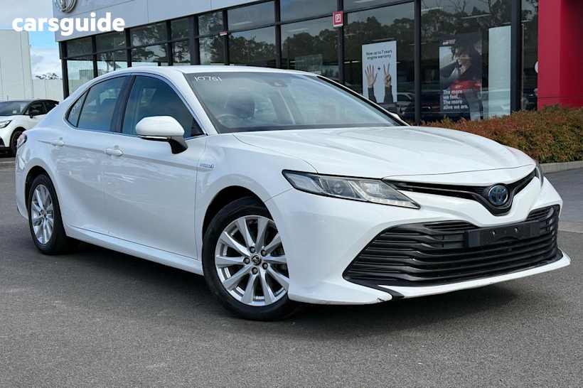 White 2019 Toyota Camry Sedan ASCENT F