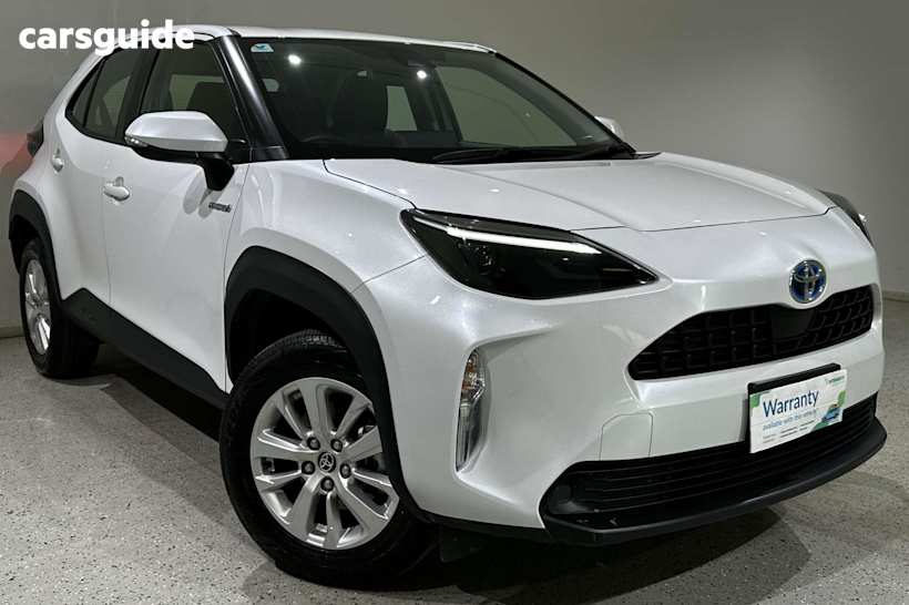 White 2023 Toyota Yaris Cross SUV GX F