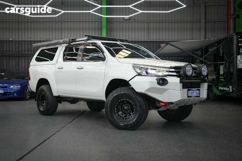 White 2018 Toyota Hilux Ute Tray SR5 4X4