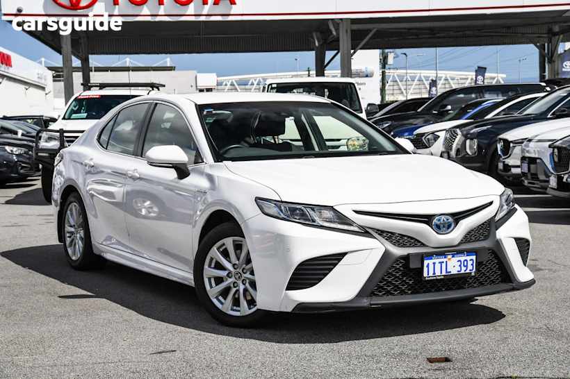 White 2019 Toyota Camry Sedan ASCENT SPORT F