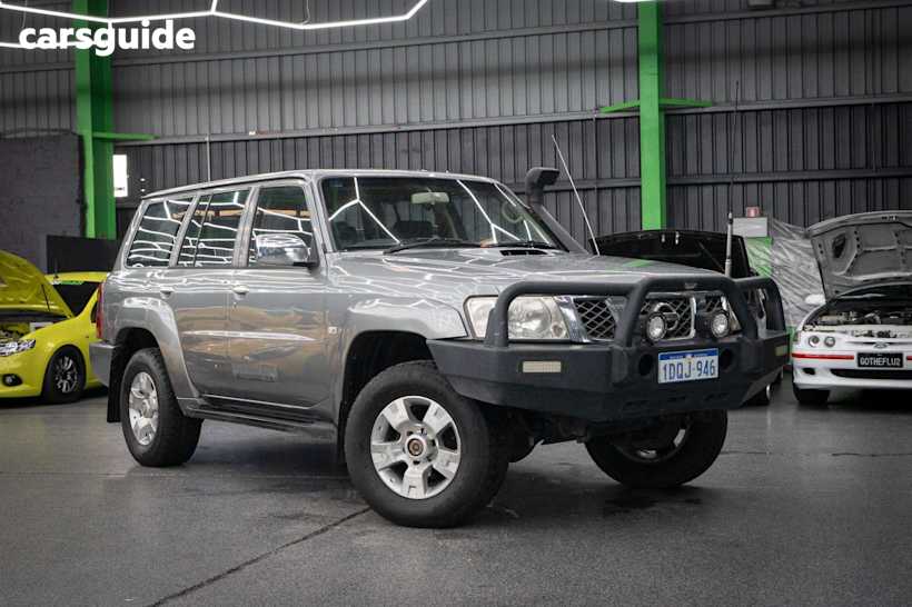 Silver 2009 Nissan Patrol SUV ST 4X4