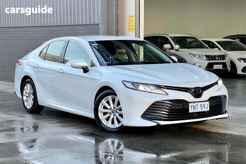 White 2018 Toyota Camry Sedan Ascent