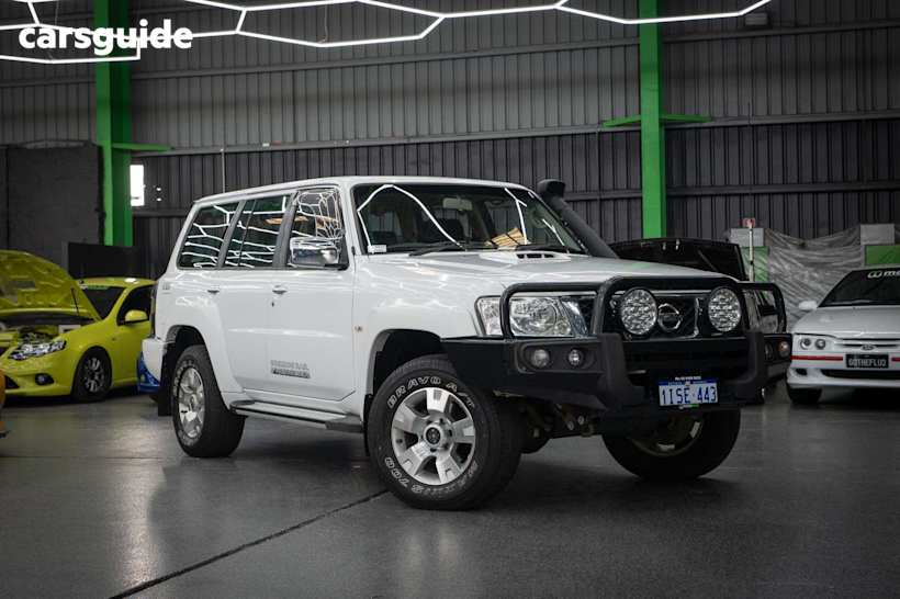 White 2011 Nissan Patrol SUV ST 4X4