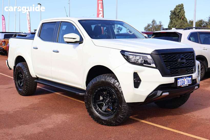 White 2021 Nissan Navara Ute Tray ST 4X4