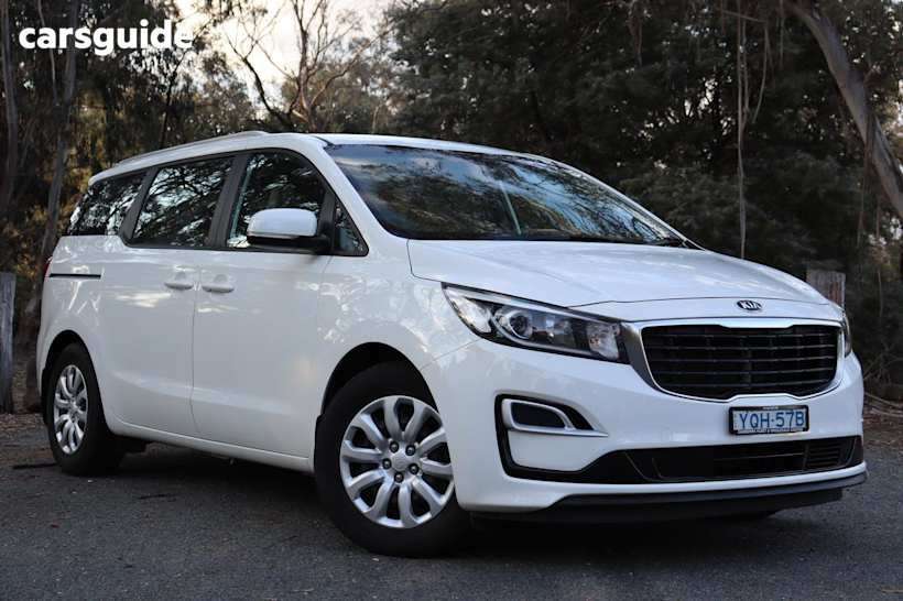 White 2018 Kia Carnival Wagon S