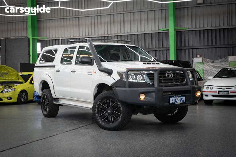 White 2015 Toyota Hilux Ute Tray SR 4X4