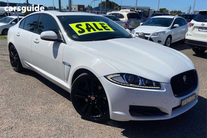 White 2014 Jaguar XF Sedan 2.0 Luxury