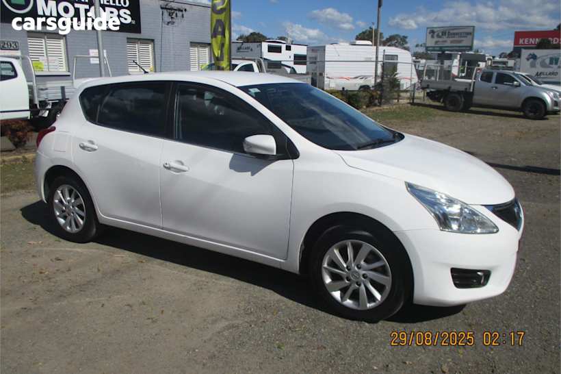 White 2015 Nissan Pulsar Hatchback St-L