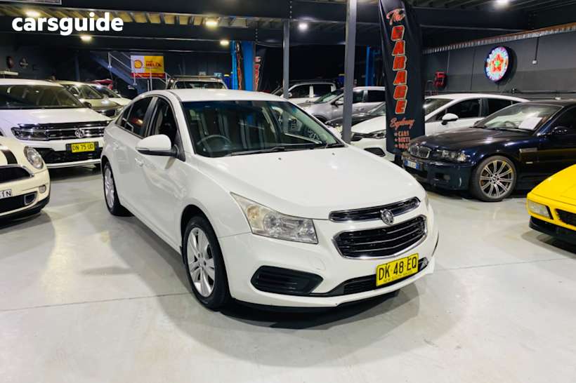White 2015 Holden Cruze Sedan Equipe