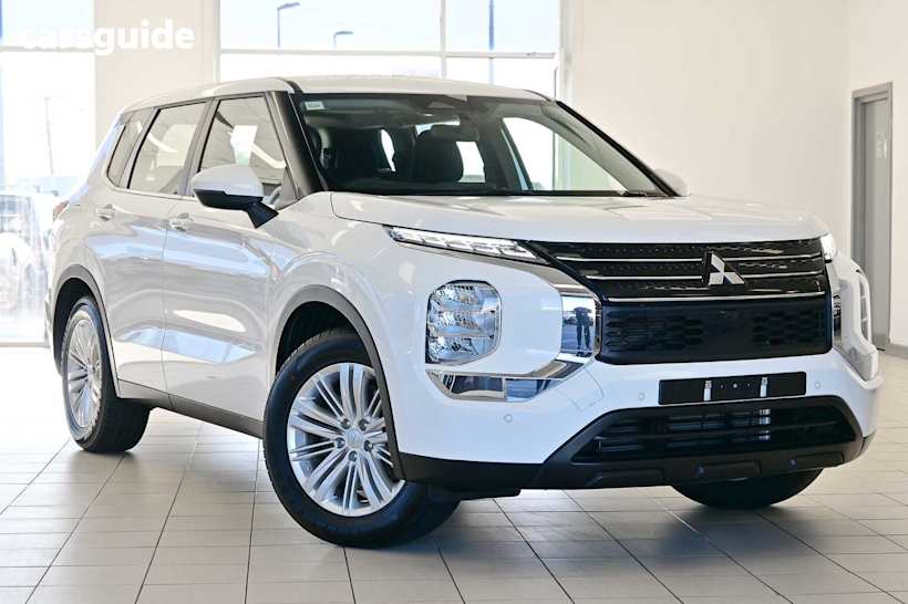 White 2024 Mitsubishi Outlander SUV ES F