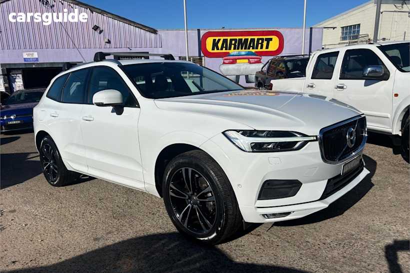 White 2019 Volvo XC60 Wagon D4 Momentum