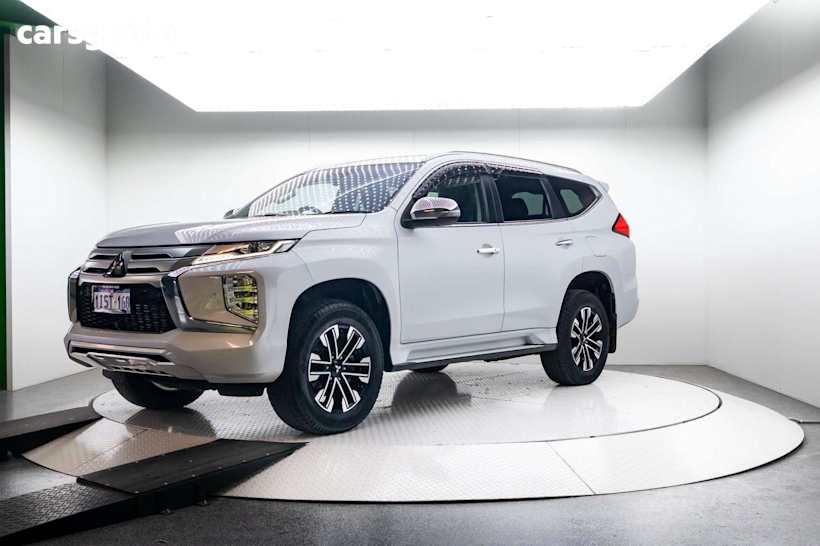 White 2023 Mitsubishi Pajero Sport SUV EXCEED 4X4