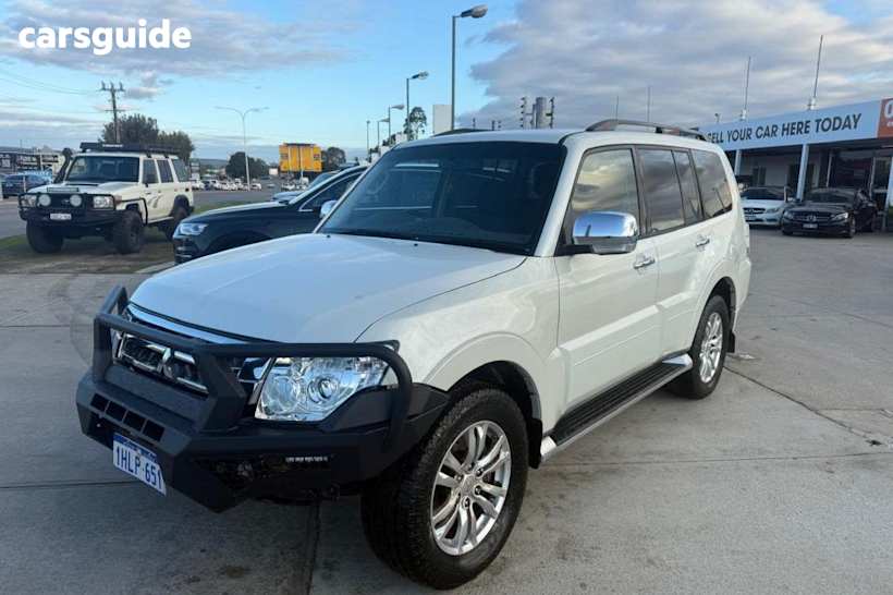 White 2017 Mitsubishi Pajero SUV GLX 4X4