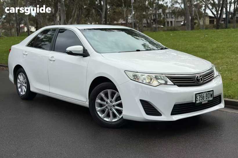 White 2014 Toyota Camry Sedan Altise