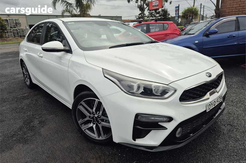 White 2018 Kia Cerato Sedan Sport
