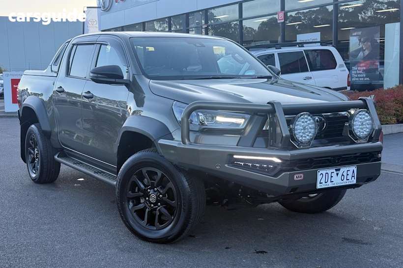 Bronze 2023 Toyota Hilux Ute Tray ROGUE 4X4