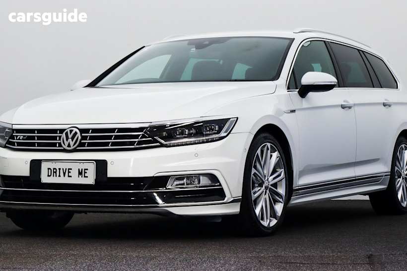 White 2017 Volkswagen Passat SUV 206TSI R-LINE 4WD