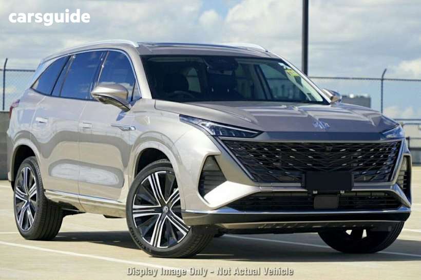 Silver 2025 MG Qs SUV ESSENCE 4X4